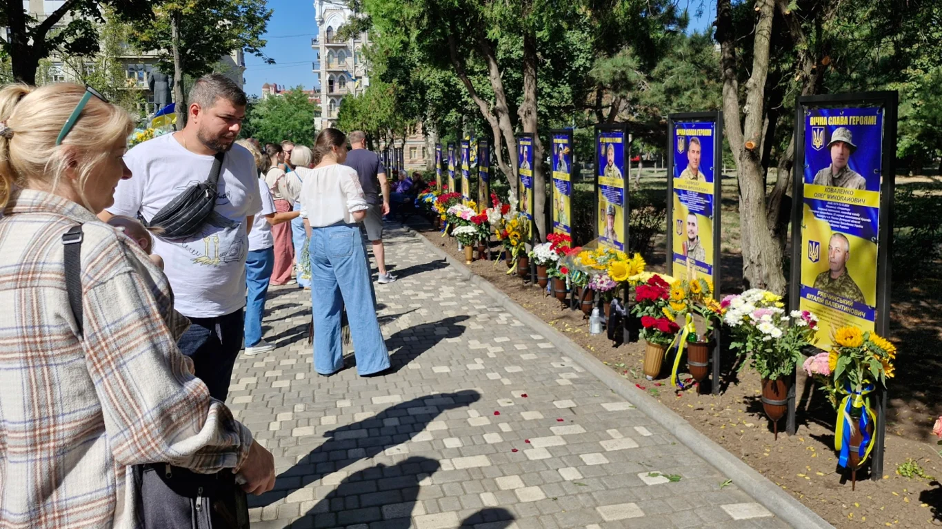 Захисники України: Алея Героїв Одеси поповнилася 48 новими іменами.