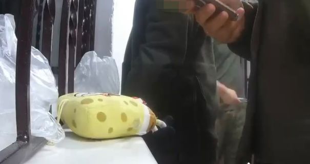 Ізмаїльський інспектор СІЗО: дитяча іграшка “сюрприз” виявилася партією наркотиків.