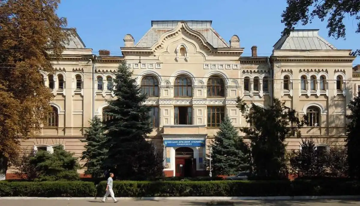 Канатна, 16: Дах пам’ятки архітектури в Одесі повертає свій історичний блиск.