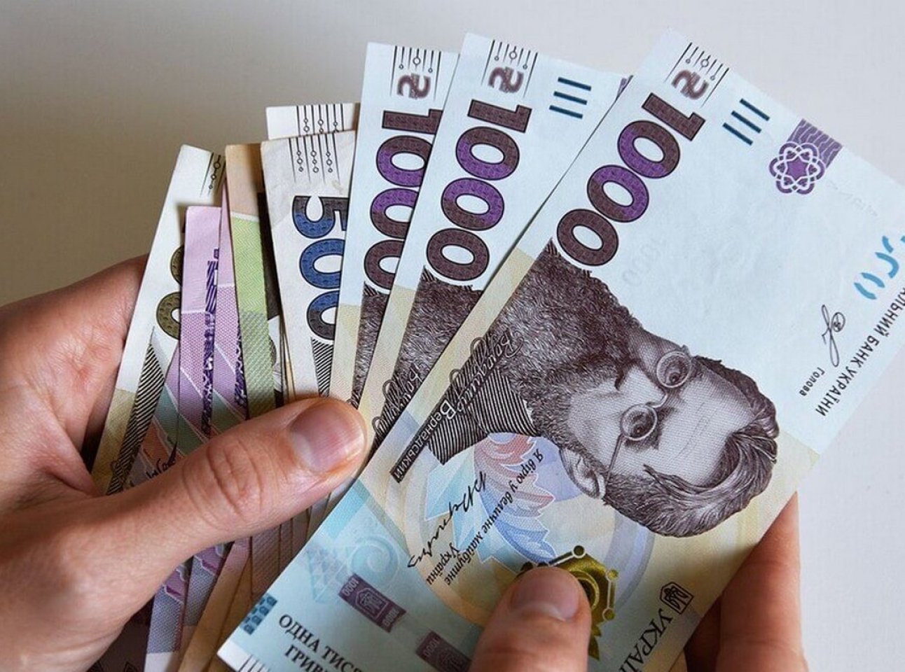 Комуналка до 5 тисяч: українців чекає суттєве подорожчання послуг.