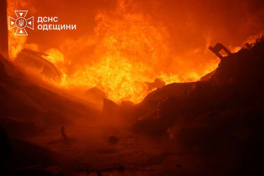 На Одещині після російського удару зайнялися склади: наслідки атаки