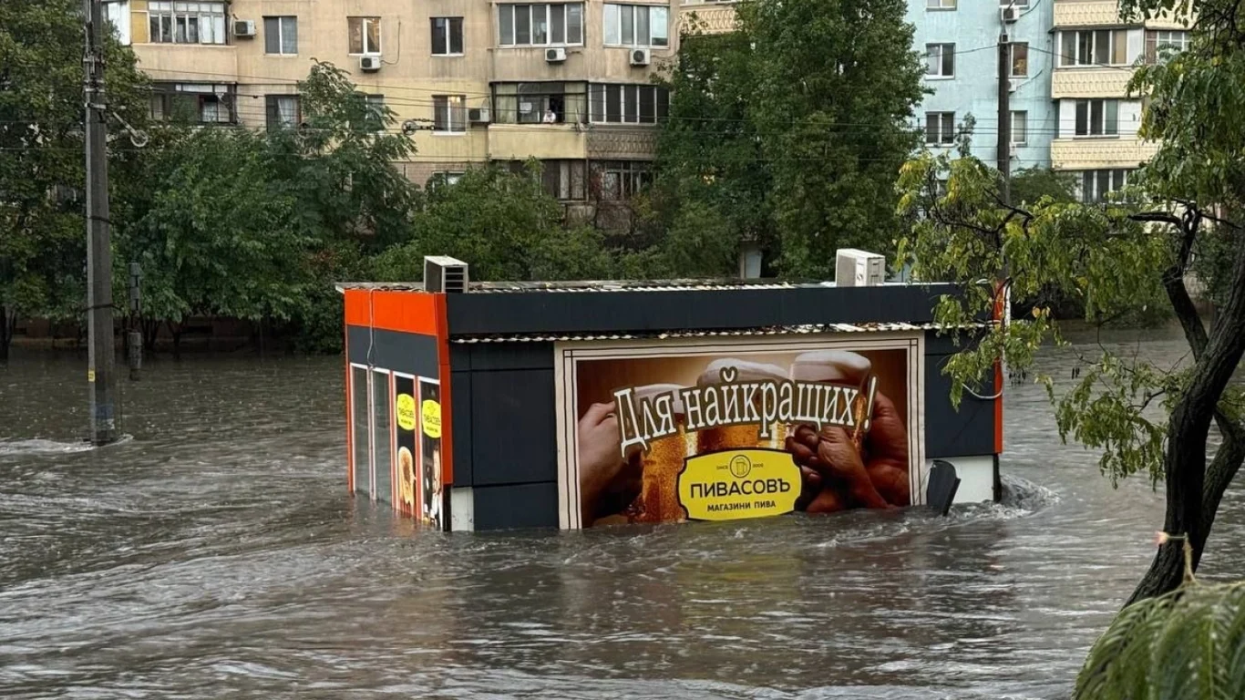 Потоп в Одесі: рік після катастрофи – як місто трансформувалося, чи подолано наслідки, нові виклики та надії.