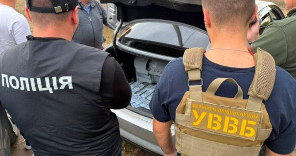 "Бонні і Клайд" по-одеськи: подружжя влаштувало "тури за кордон" від мобілізації.