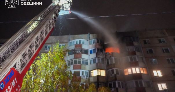Вогняна ніч в Одесі: 12-поверхівка палала, одна людина загинула.