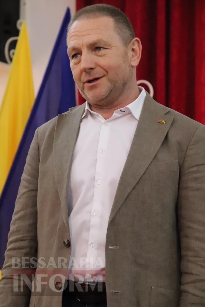 Болградська гімназія отримала від Королівства Норвегії сучасне спортивне знаряддя та запрошення на новий турнір